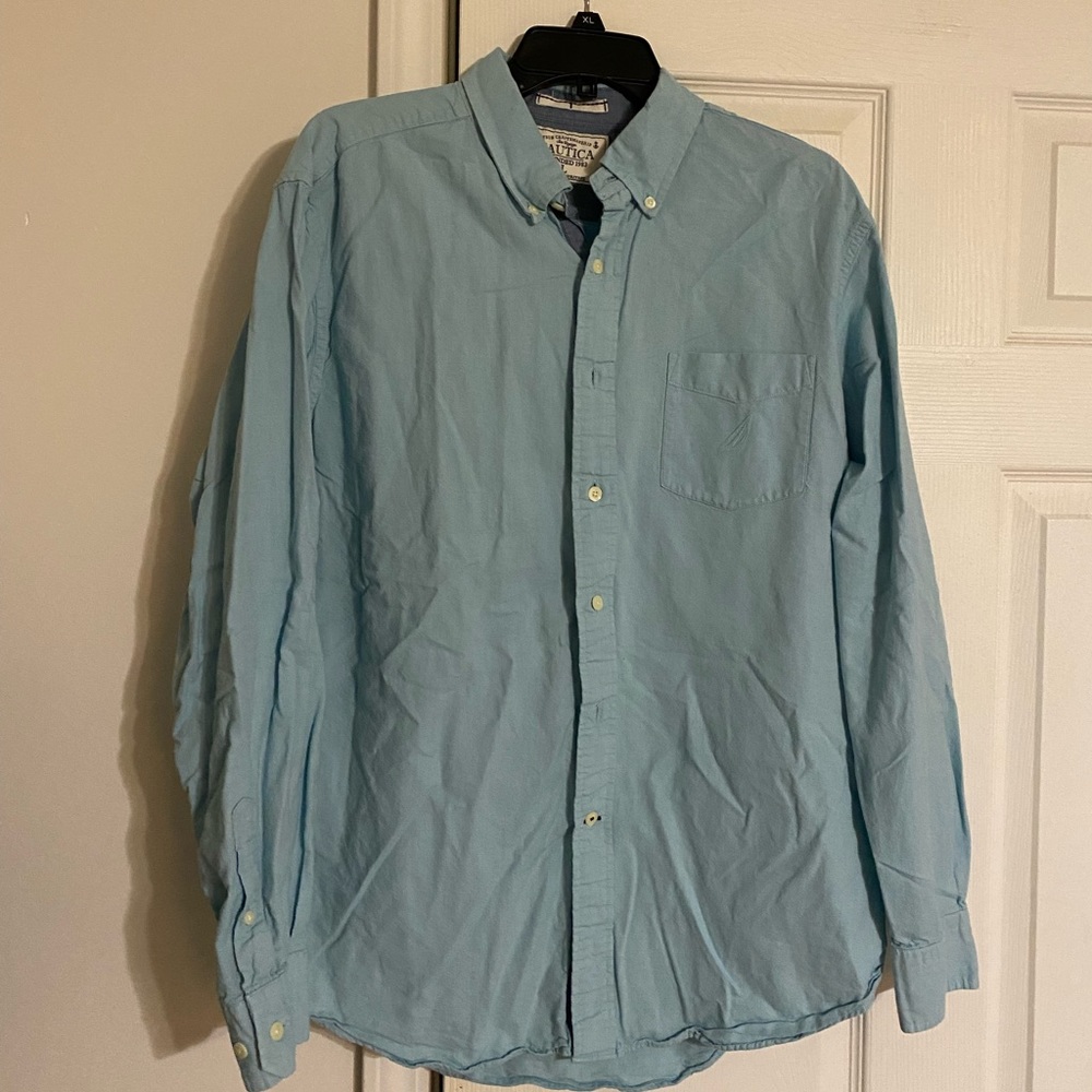 Men’s Nautica shirt